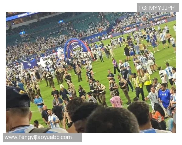 足球明星与女星的浪漫邂逅视频引发热议网友纷纷点赞评论不断