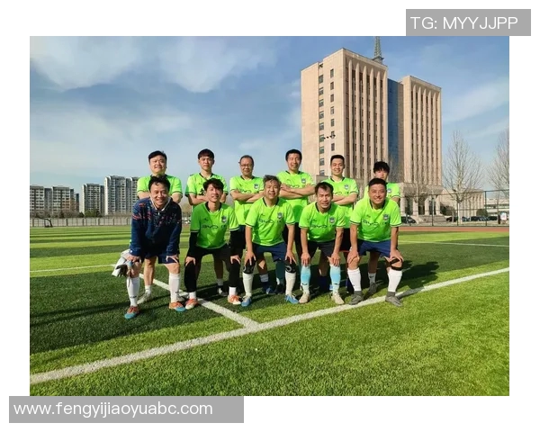 为兄弟出头的足球明星们在绿茵场上的忠诚与勇气展现 为兄弟出头的足球明星们在绿茵场上的忠诚与勇气展现